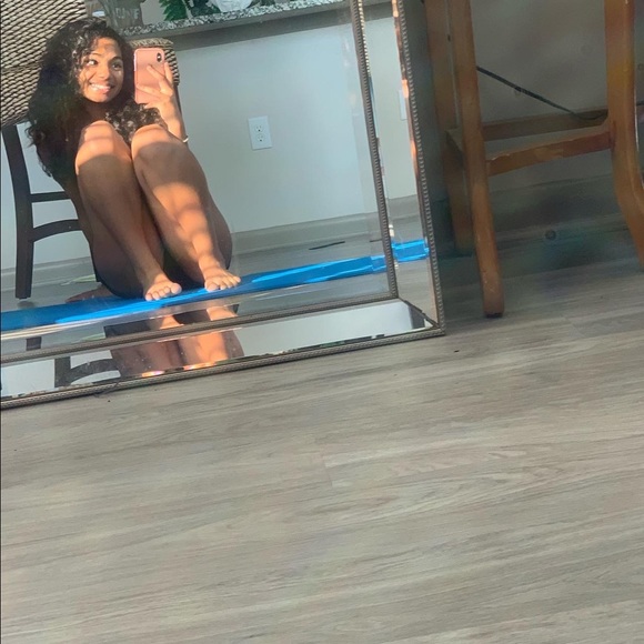 Meet your Posher, Olivia - Picture 5 of 5